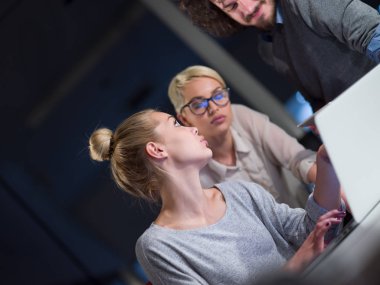 gece başlangıç Office tasarımcılar