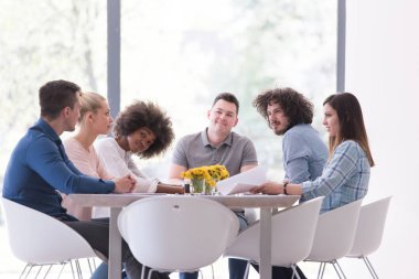 Çok ırklı bir girişim ekibi toplandı