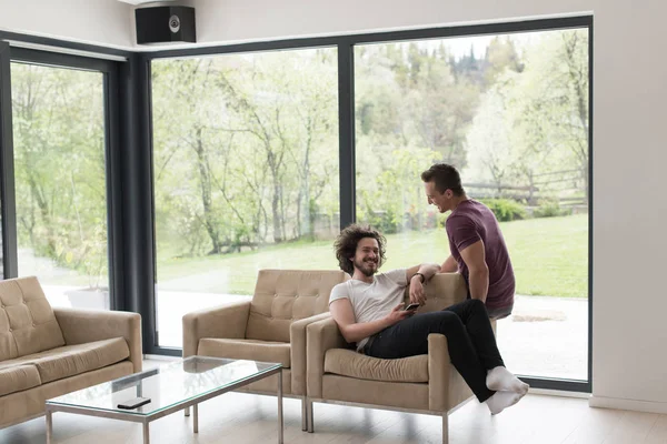 Gay par på Home Concept — Stockfoto