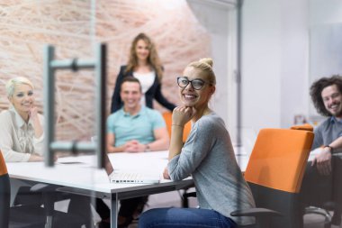 Başlangıç iş takım bir toplantıda 