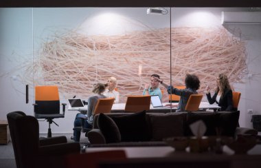 Başlangıç iş takım bir toplantıda 