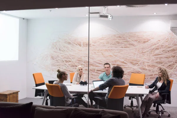 Başlangıç iş takım bir toplantıda 