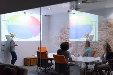 Başlangıç iş takım bir toplantıda 