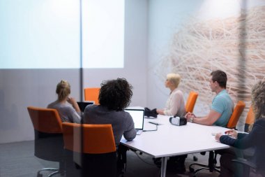 Başlangıç iş takım bir toplantıda 