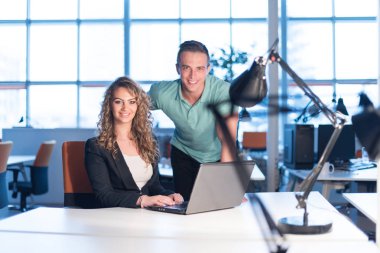 gece başlangıç Office tasarımcılar