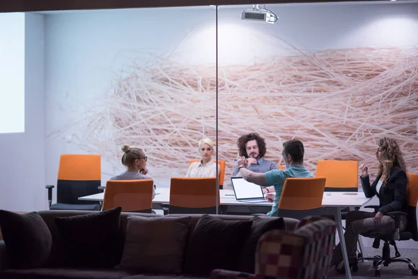 Başlangıç iş takım bir toplantıda 