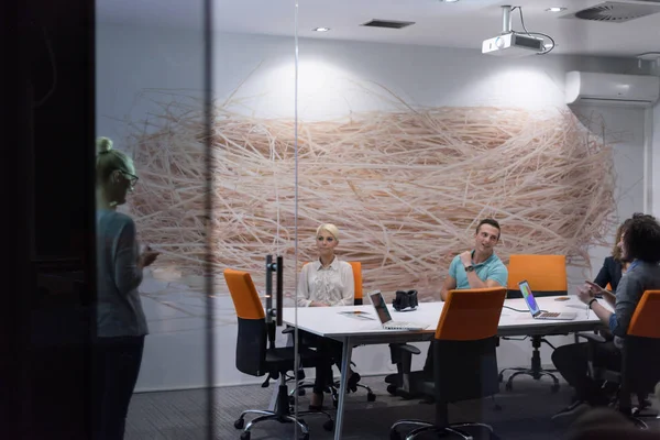 Başlangıç iş takım bir toplantıda 