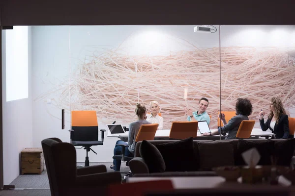 Başlangıç iş takım bir toplantıda 