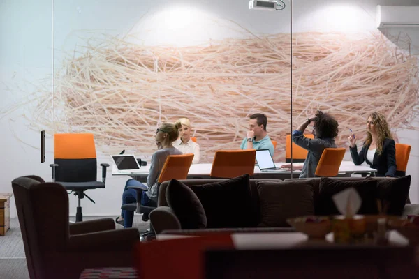 Başlangıç iş takım bir toplantıda 