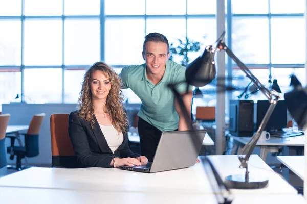 gece başlangıç Office tasarımcılar