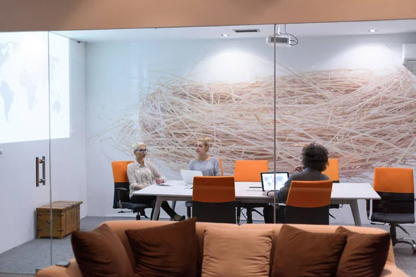 Başlangıç iş takım bir toplantıda 