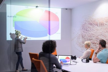 Başlangıç iş takım bir toplantıda 