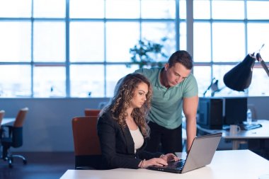 gece başlangıç Office tasarımcılar