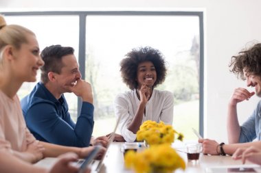 Çok ırklı bir girişim ekibi toplandı