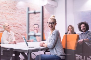 Başlangıç iş takım bir toplantıda 