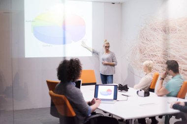 Başlangıç iş takım bir toplantıda 