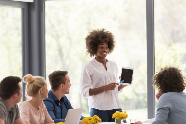 Çok ırklı bir girişim ekibi toplandı