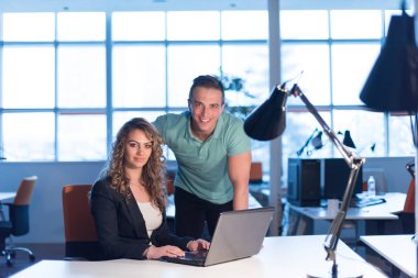 gece başlangıç Office tasarımcılar