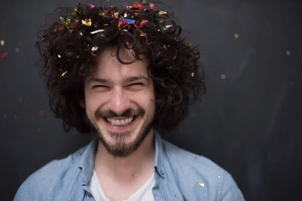 Hombre y confeti en el aire —  Fotos de Stock