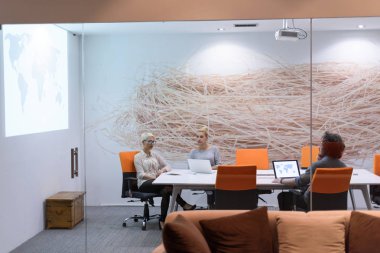 Başlangıç iş takım bir toplantıda 