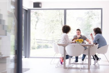 Çok ırklı bir girişim ekibi toplandı