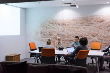 Başlangıç iş takım bir toplantıda 