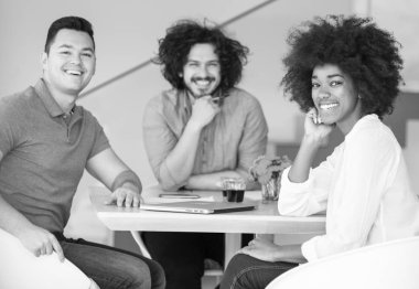 İş yerinde genç takım