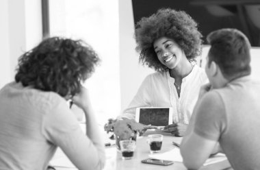 İş yerinde genç takım