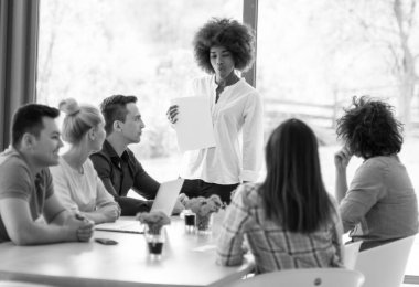 İş yerinde genç takım