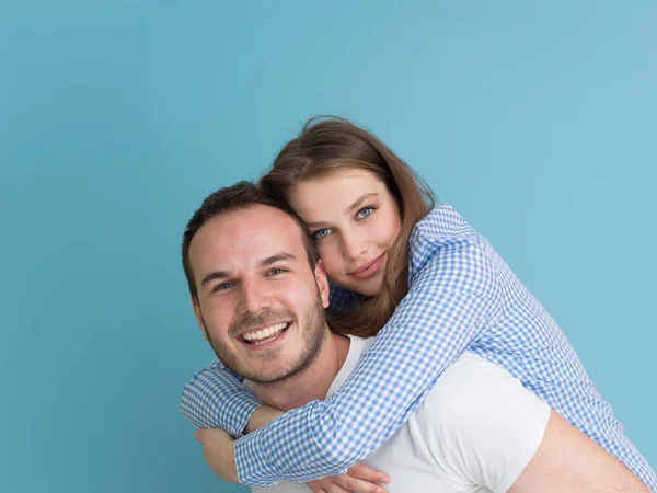 Man piggybacking with his girlfriend — Stock Photo, Image