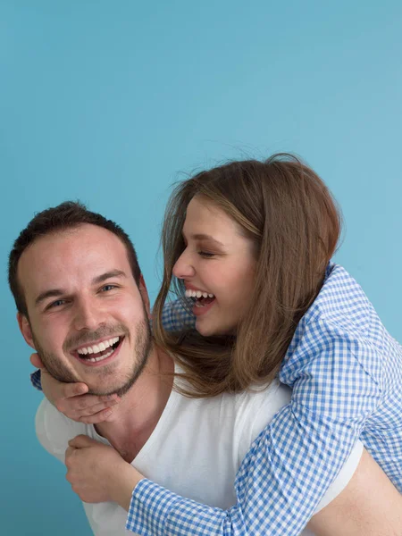 Man piggybacking with his girlfriend — Stock Photo, Image