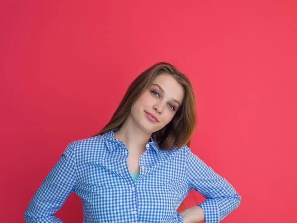 onun uzun ipeksi tüyleri ile oynayan kadın