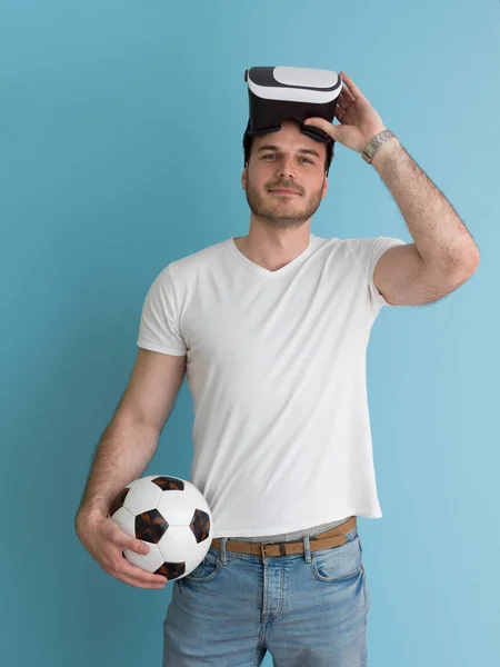 Hombre usando gafas VR de realidad virtual —  Fotos de Stock