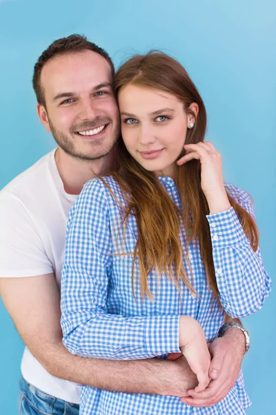 Portret van gelukkige jonge paar liefdevolle — Stockfoto