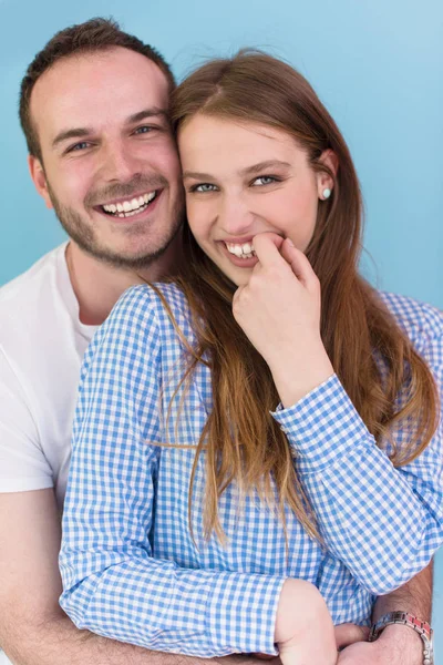 Retrato de feliz joven pareja amorosa —  Fotos de Stock