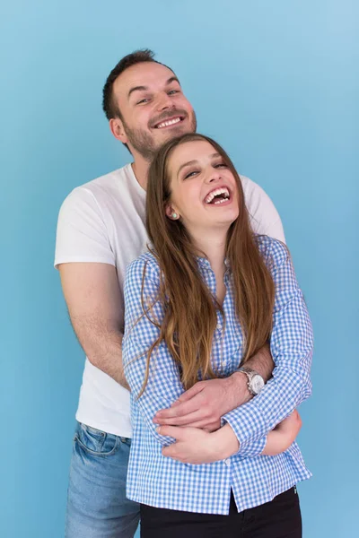 Portret van gelukkige jonge paar liefdevolle — Stockfoto