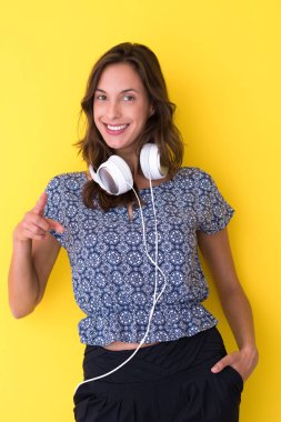 kadın izole kulaklık ile 