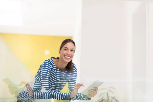 Young woman at home websurfing — Stock Photo, Image