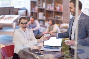 yaratıcı Office Başlangıç iş takım çalışma ile dizüstü