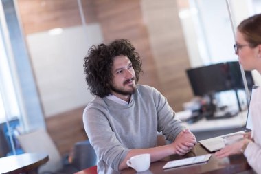 yaratıcı Office Başlangıç iş takım çalışma ile dizüstü