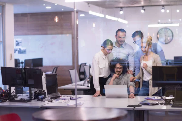 Retrato de gente de negocios exitosa — Foto de Stock