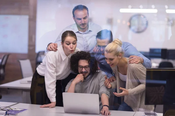 Portret van succesvolle zakenmensen — Stockfoto