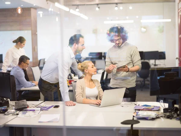 Retrato de gente de negocios exitosa — Foto de Stock