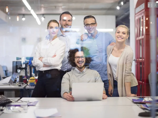 Retrato de gente de negocios exitosa —  Fotos de Stock