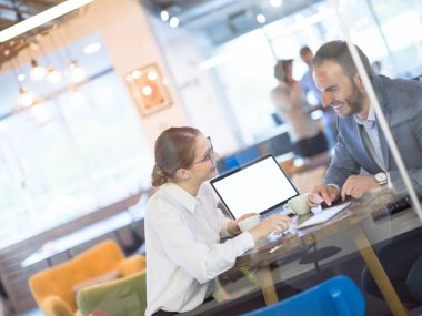 yaratıcı Office Başlangıç iş takım çalışma ile dizüstü