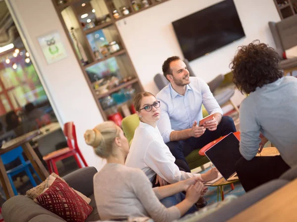 Startup Business Team At A Meeting at modern office building — Stock Photo, Image