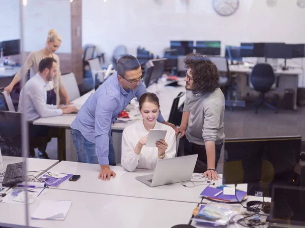 Retrato de gente de negocios exitosa — Foto de Stock