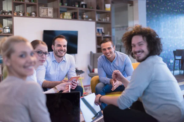 Startup Business Team At A Meeting at modern office building — Stock Photo, Image