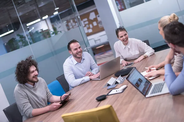 Startup Business Team ad un meeting in un moderno edificio per uffici — Foto Stock