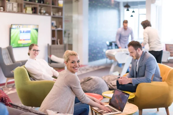 Startup Business Team Egy találkozón a modern irodaházban — Stock Fotó